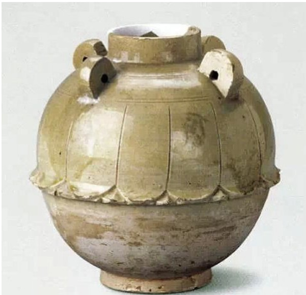 從范粹墓出土白釉四系罐，還不算真正意義上的白瓷