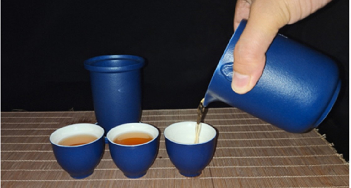 大宋定窯藍釉快客杯套裝，讓你隨時隨地沖出一杯香茗